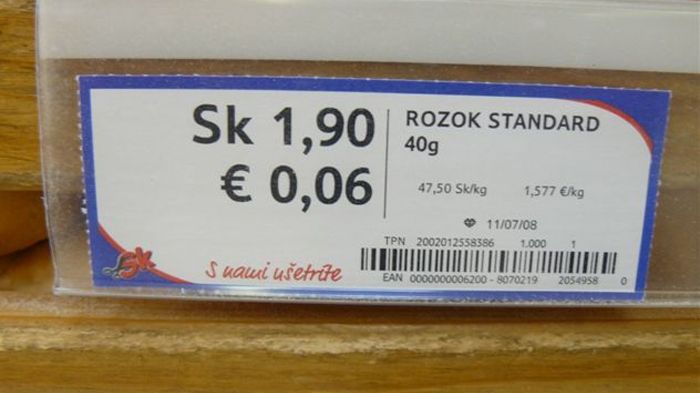 Na Slovensku se obávají nepřiměřeného zdražování při přechodu na euro. Již nyní lze v obchodech vidět cenovky s přepočtem na jednotnou evropskou měnu.