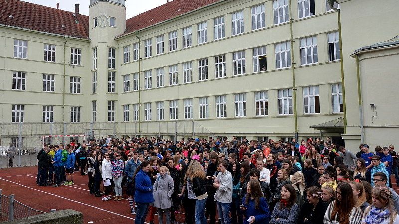 Une école un peu différente : le lycée Chomutov organise une journée française
