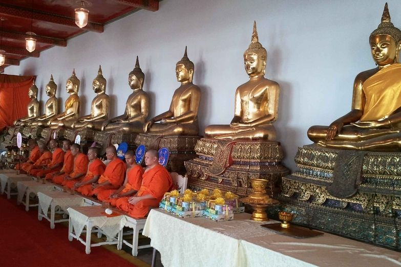 V Thajsku se potkáte na téměř každém kroku se sochami Buddhy i typicky oranžově oděnými mnichy.