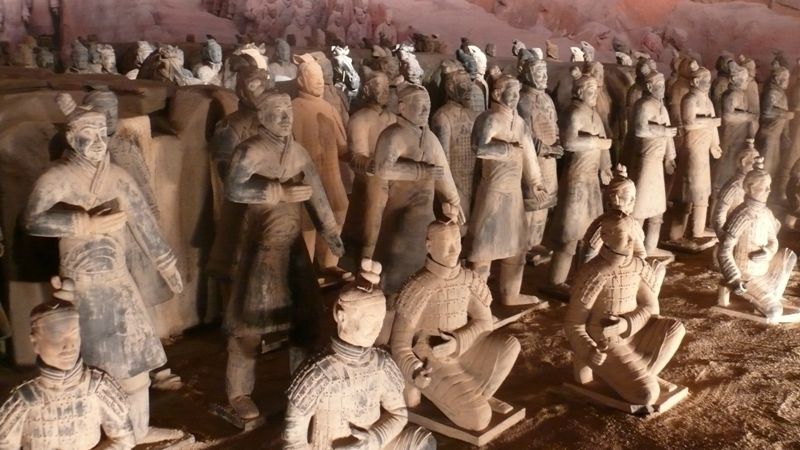 Výstava terakotových vojáků čítá celkem 180 postav v životní velikosti.