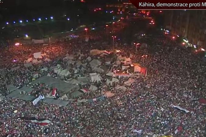 BEZ KOMENTÁŘE: V Káhiře se konaly demonstrace pro i proti Mursímu