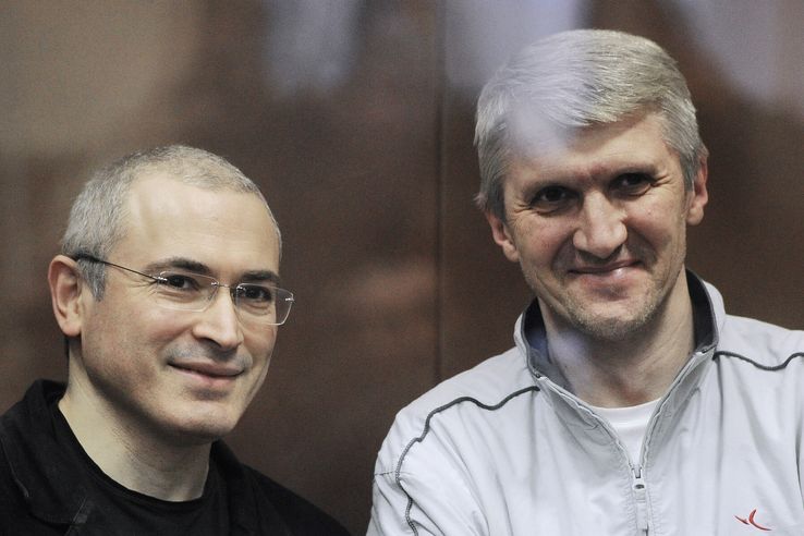 Kremlem pronásledovaní bývalá šéfové Jukosu Michail Chodorkovskij a Platon Lebeděv