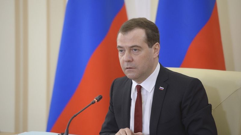 Ruský premiér Dmitrij Medvěděv při zasedání vlády na Krymu