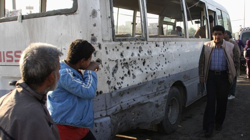 Autobus poničený explozí v Sadrově městě