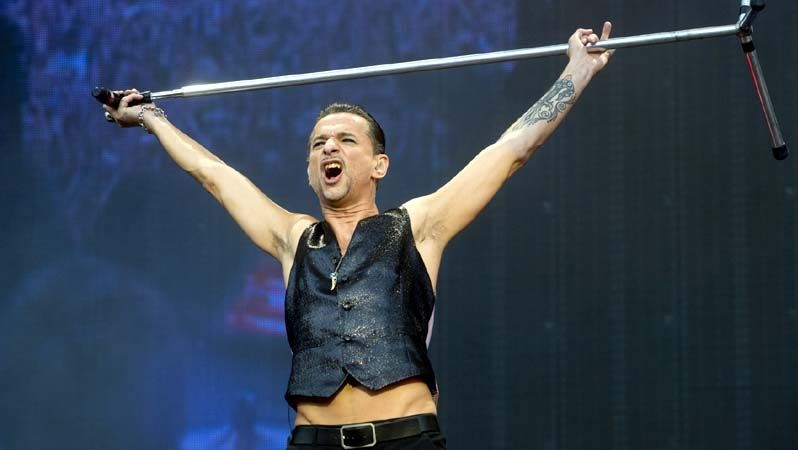 Zpěvák skupiny Depeche Mode Dave Gahan na koncertě v Praze.