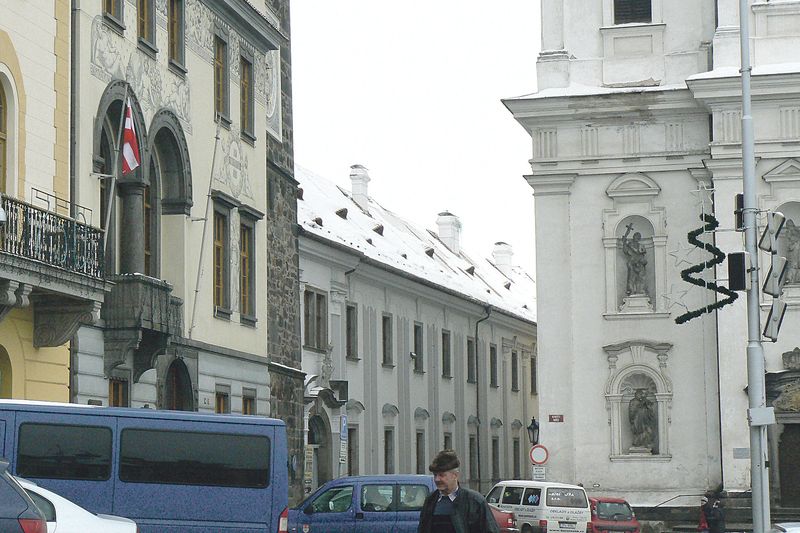 Barokní jezuitská kolej (v pozadí) patří k historickým skvostům města.