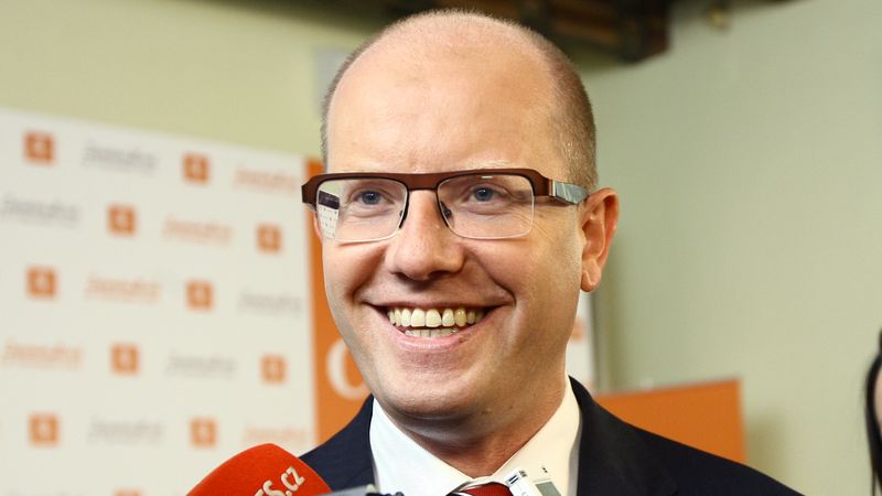 Spokojený předseda ČSSD Bohuslav Sobotka po krajských volbách