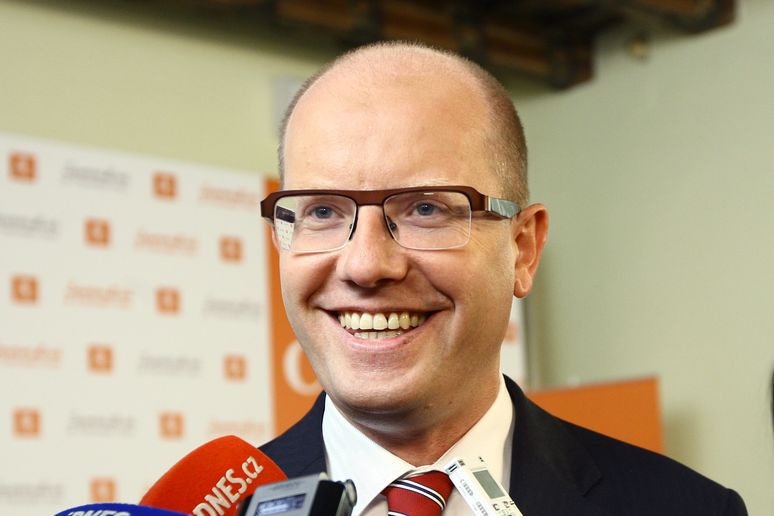 Spokojený předseda ČSSD Bohuslav Sobotka po krajských volbách