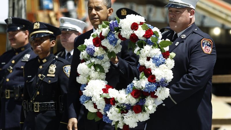 Prezident Barack Obama spolu s hasiči položil věnec na Ground Zero v New Yorku