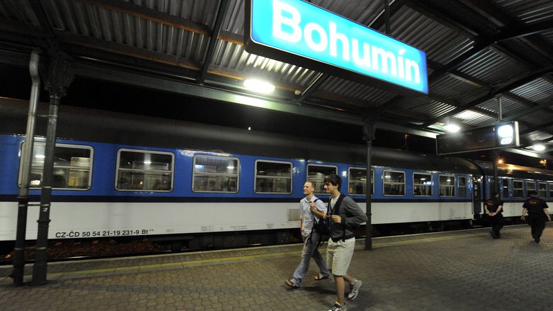 Bohumínské nádraží chvíli po začátku stávky na železnici. Ve městě stojí rychlík do Chebu.