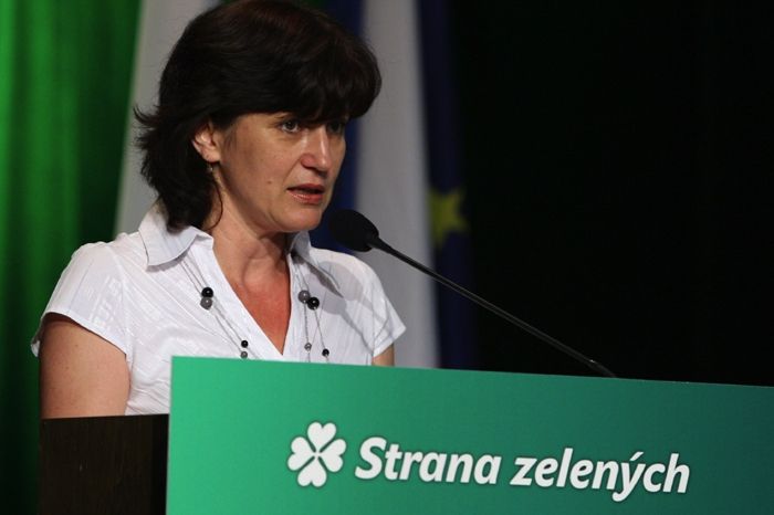 Olga Zubová při projevu na sjezdu Strany zelených