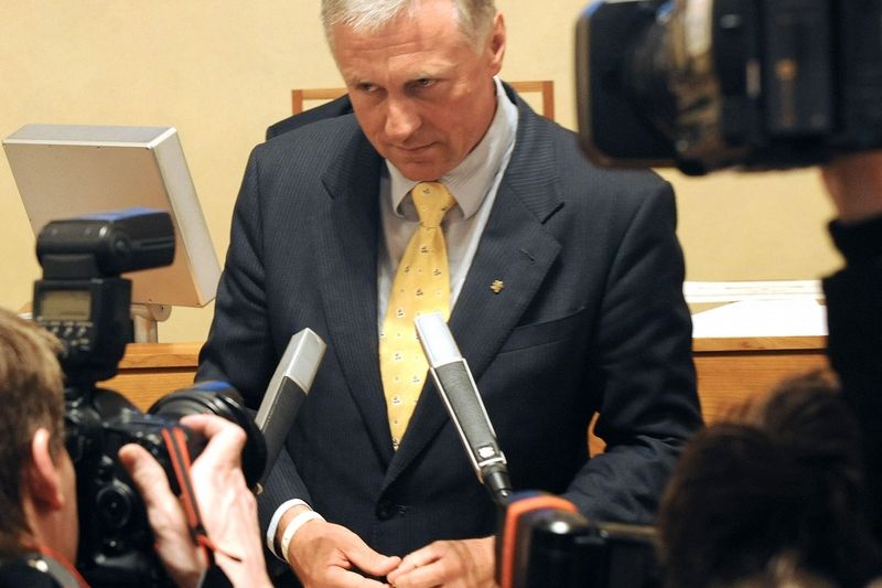 Premiér v demisi Mirek Topolánek před svým projevem na schůzi Senátu