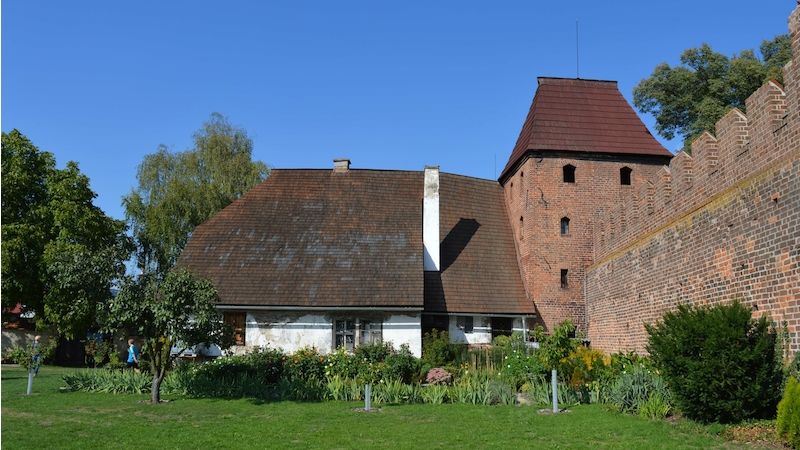 Hradební věž Kaplanka a Staré děkanství
