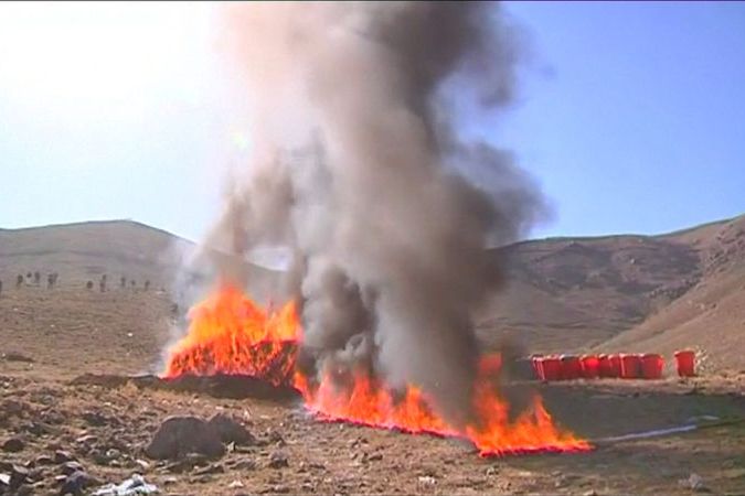 BEZ KOMENTÁŘE: Afghánské úřady nechaly spálit 20 tun drog