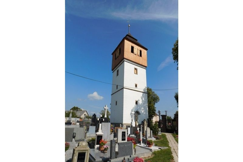 Zvonice v obci Černčice vybudovaná v roce 1613, o jejíž výstavbu se zasloužil majitel panství Rudolf ze Študenberka.