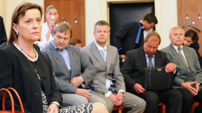 Hlavní líčení s předsedkyní Energetického regulačního úřadu (ERÚ) Alenou Vitáskovou a dalšími obžalovanými