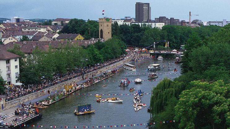 Řeka Neckar protékající městem je kromě jiného i dějištěm mnoha kulturních akcí