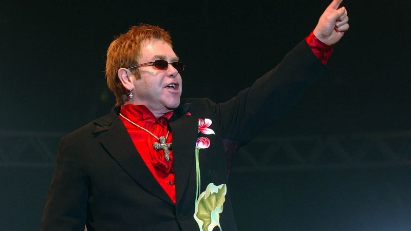 Zpěvák Elton John