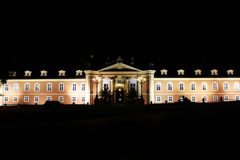 Hradozámecká noc se na zámku Dobříš ponese v duchu českých pohádek.