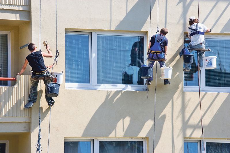 Zhruba polovina panelových bytů v ČR prošla částečným zateplením s výměnou oken.