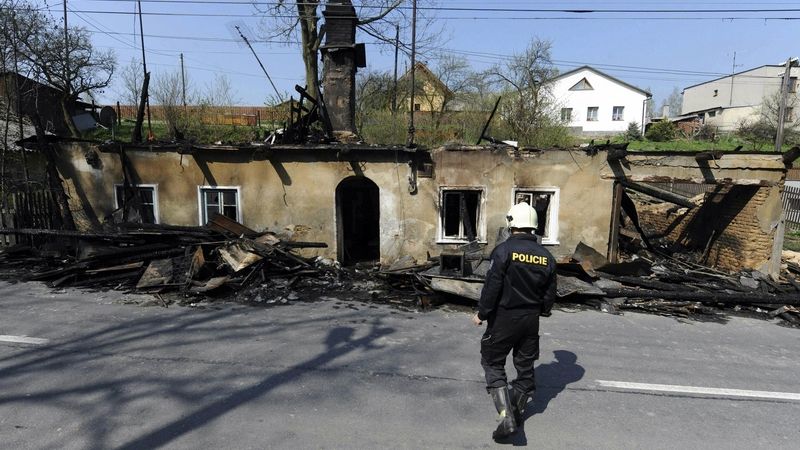 Následky požáru rodinného domu ve Vítkově na Opavsku.