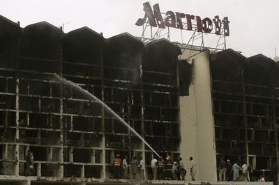 Zničený hotel Marriott v Islámábádu
