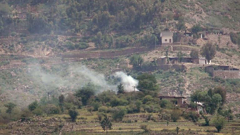 Pákistánská armáda útočí na táliby i v oblasti Dir.