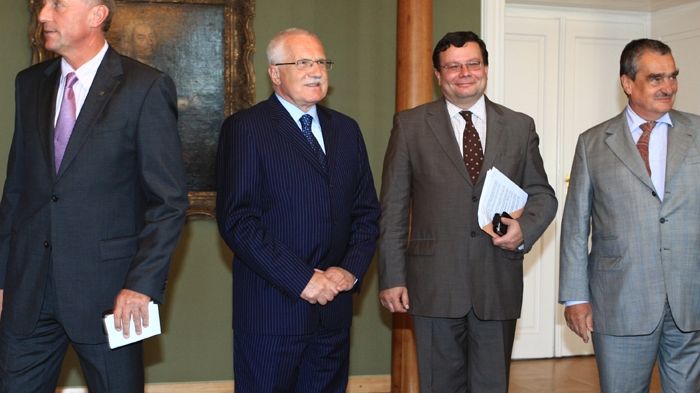 Premiér Mirek Topolánek, prezident Václav Klaus, vicepremiér pro evropské záležitosti Alexandr Vondra a ministr zahraniční Karel Schwarzenberg 