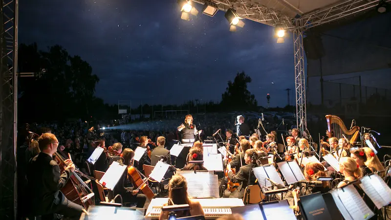Open Air Koncert Filmove A Popularni Hudby Zazni V Repistich