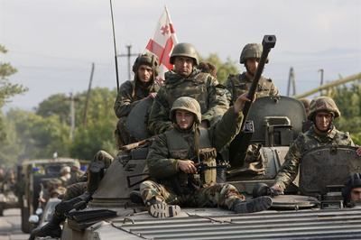 Gruzínští vojáci se stahují z Cchinvali v Jižní Osetii.