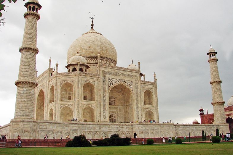 Tádž Mahal je nejslavnější stavbou Indie. V Dubaji už brzy vznikne jeho replika, která bude čtyřikrát větší než originál.