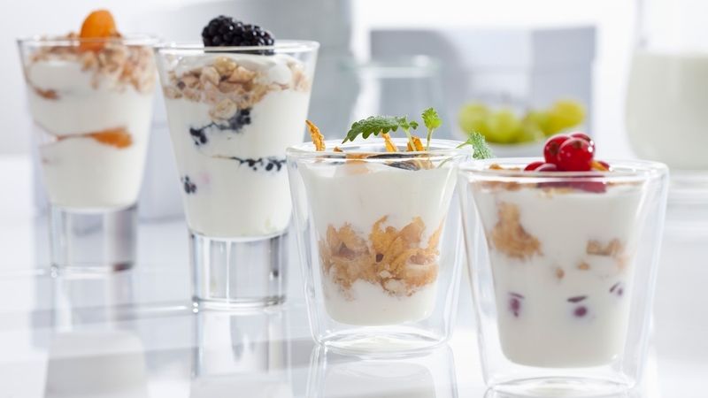 Jogurty obsahují zdraví prospěšné probiotické bakterie a pak také speciální formu vitaminu K.