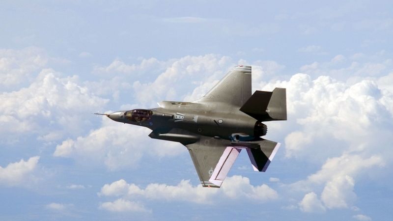 Stroj F-35 A při testovacím letu