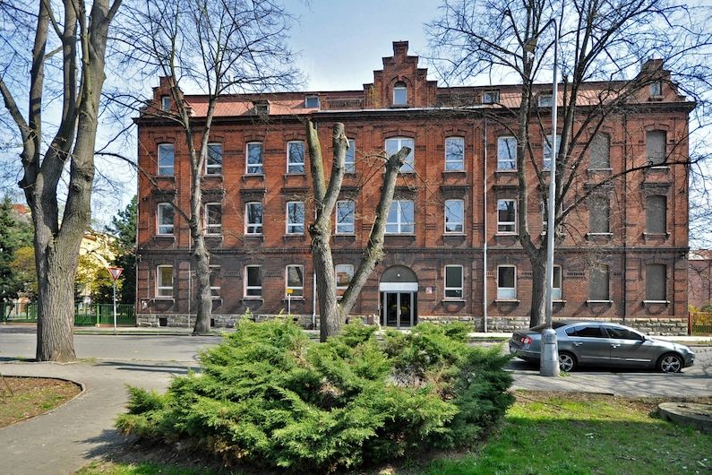 V budově bývalé střední školy v centru Bohumína vznikne centrum sociálních služeb s terapeutickými dílnami.