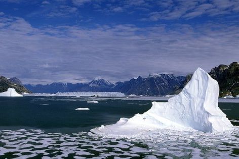 Zvyšující se teplota způsobuje tání grónských ledovců.