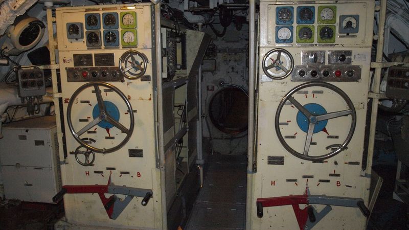 Strojovna ruské ponorky U 359 vystavené v dánském Nakskově