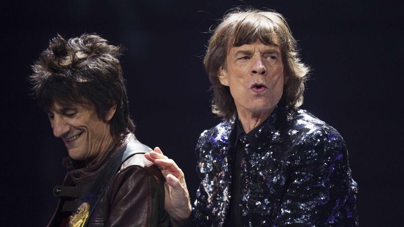 Mick Jagger a Ron Wood při koncertě v Brooklynu