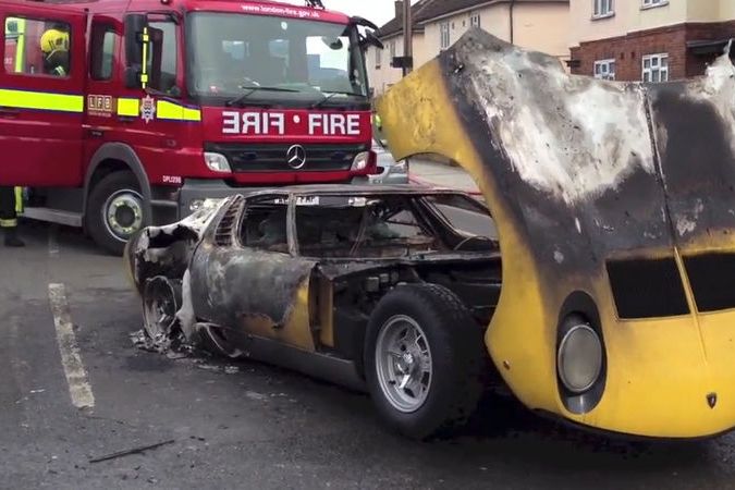 BEZ KOMENTÁŘE: Vzácné Lamborghini za 20 miliónů korun shořelo během pár minut