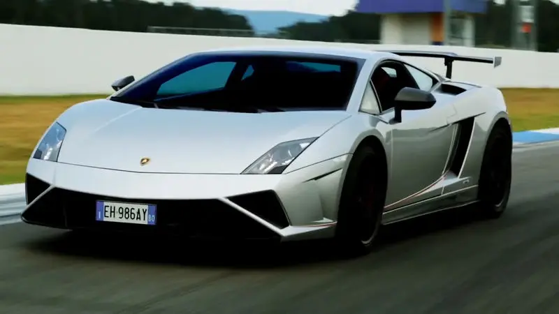 Lamborghini z Itálie nedorazí. Muž z Olomoucka přišel o půl milionu