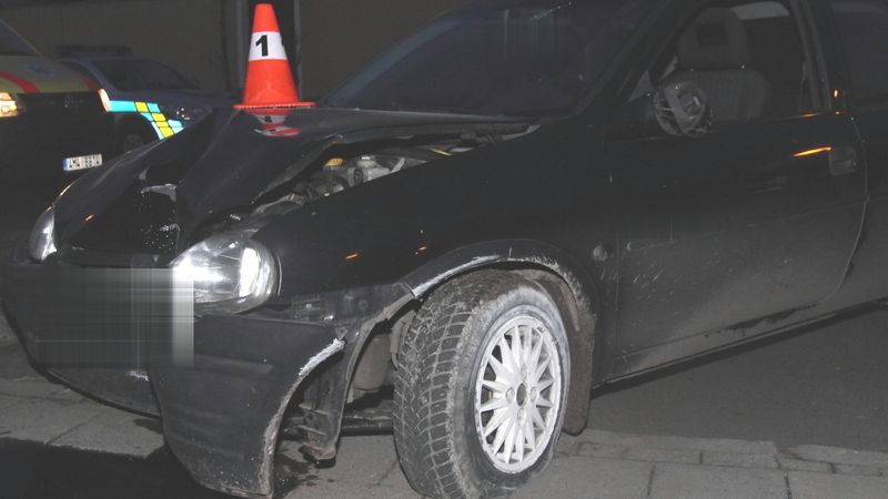 Opilá řidička jela s vozidlem Opel Corsa. 