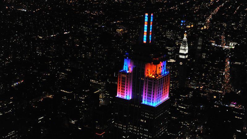 V listopadu 2013 svítil Empire State Building na počest zpěvačky Alicie Keys.