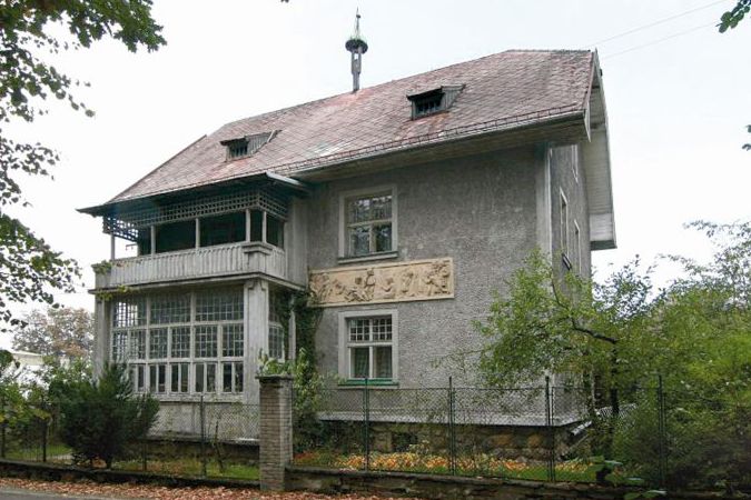 Vila s adresou: Valašské Meziříčí, Husova 8/445.