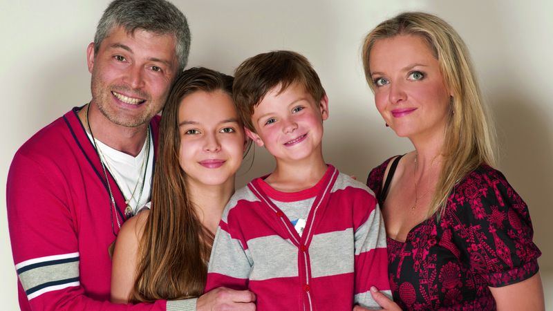Se svou rodinou - manželem Pavlem, dcerou Sofií a synem Gabrielem - tráví veškerý svůj volný čas.