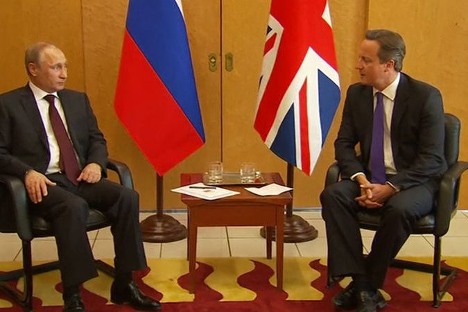 BEZ KOMENTÁŘE: Putin se sešel nejdřív s Cameronem, pak s Hollandem