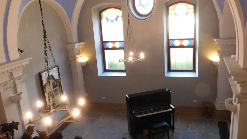 Dobře naladěný klavír byl název slavnostního koncertu, který proběhl 14. června v synagoze v Dobrušce a vystoupili na něm učitelé a žáci ZUŠ.
