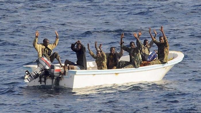 Somálští piráti před zatčením v Adenském zálivu (ilustrační foto)