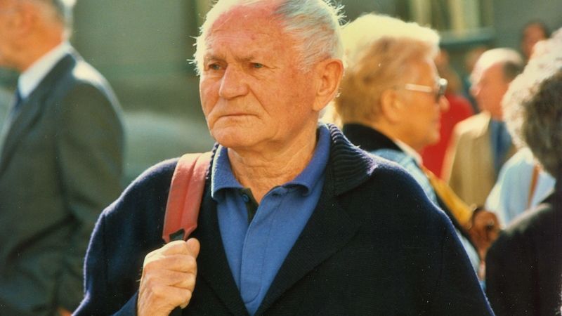 Bohumil Hrabal při své návštěvě Nymburka v roce 1993.