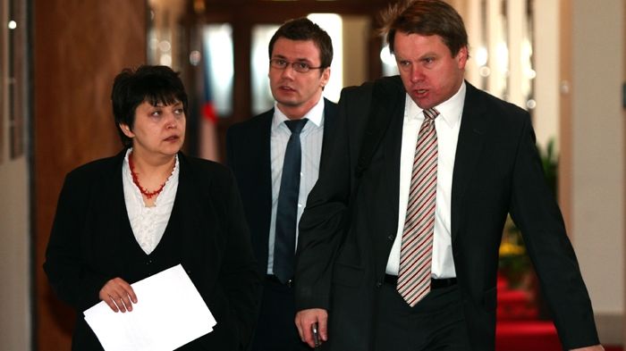 Ministři Džamila Stehlíková, Ondřej Liška a Martin Bursík (zleva).