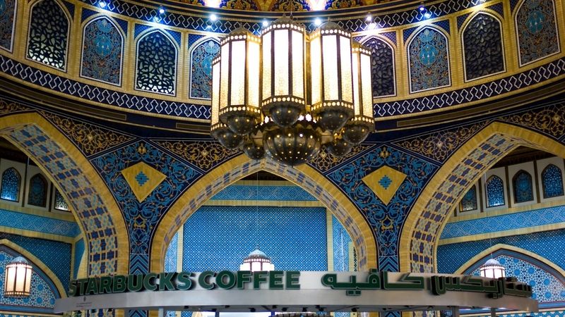 Druhý největší obchodní dům světa – Ibn Battuta Mall – fascinuje svou výzdobou. 