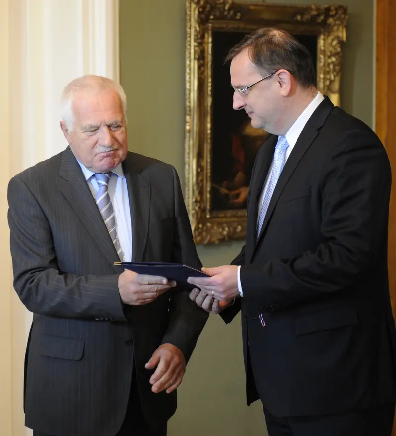 Drabek Se Louci S Vladou Necas Odnesl Na Hrad Jeho Demisi Novinky Cz